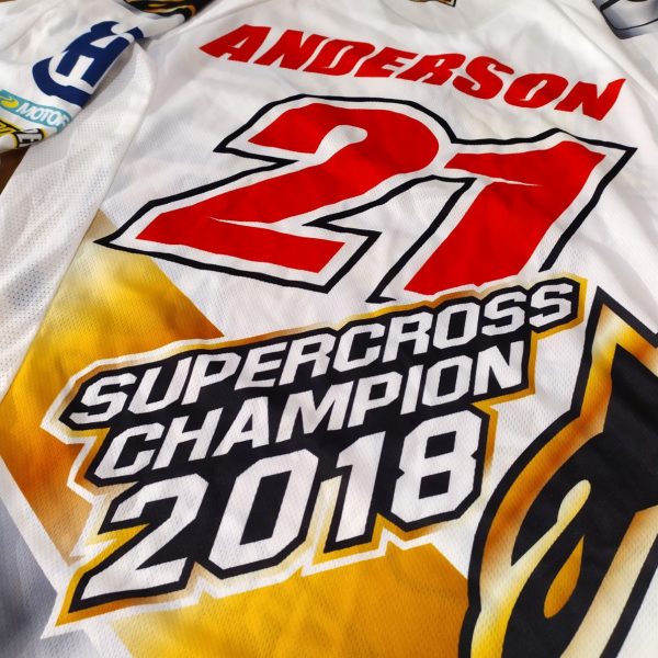 Camiseta de campeón de supercross